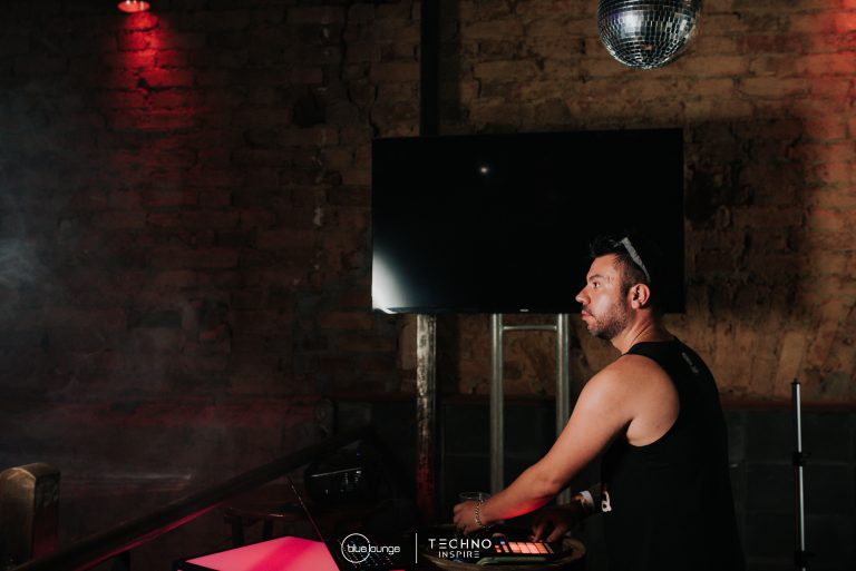Blue-Lounge-Techno-Inspire0002