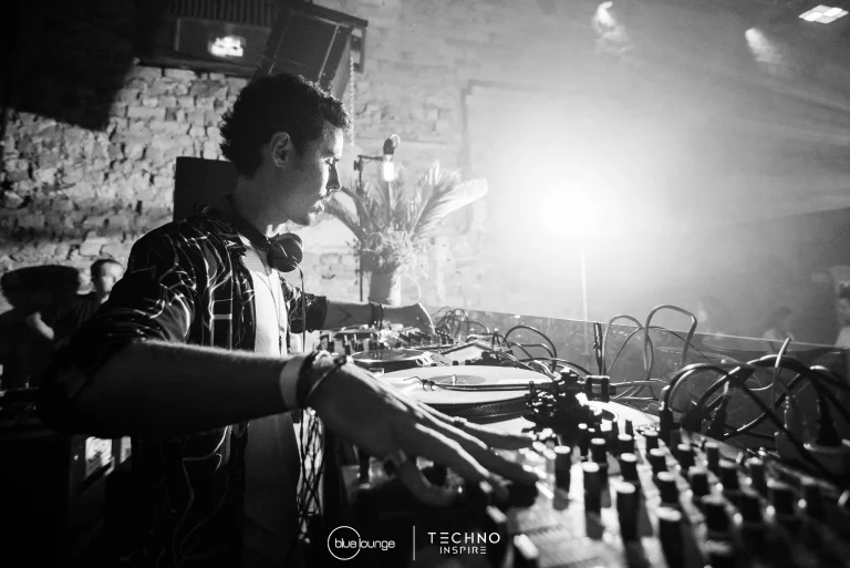 Blue-Lounge-Techno-Inspire0041