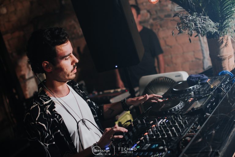Blue-Lounge-Techno-Inspire0046