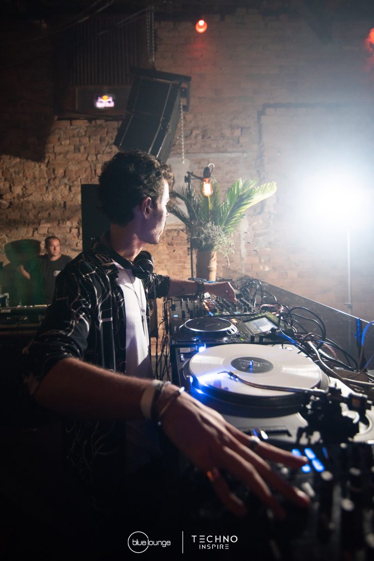 Blue-Lounge-Techno-Inspire0060