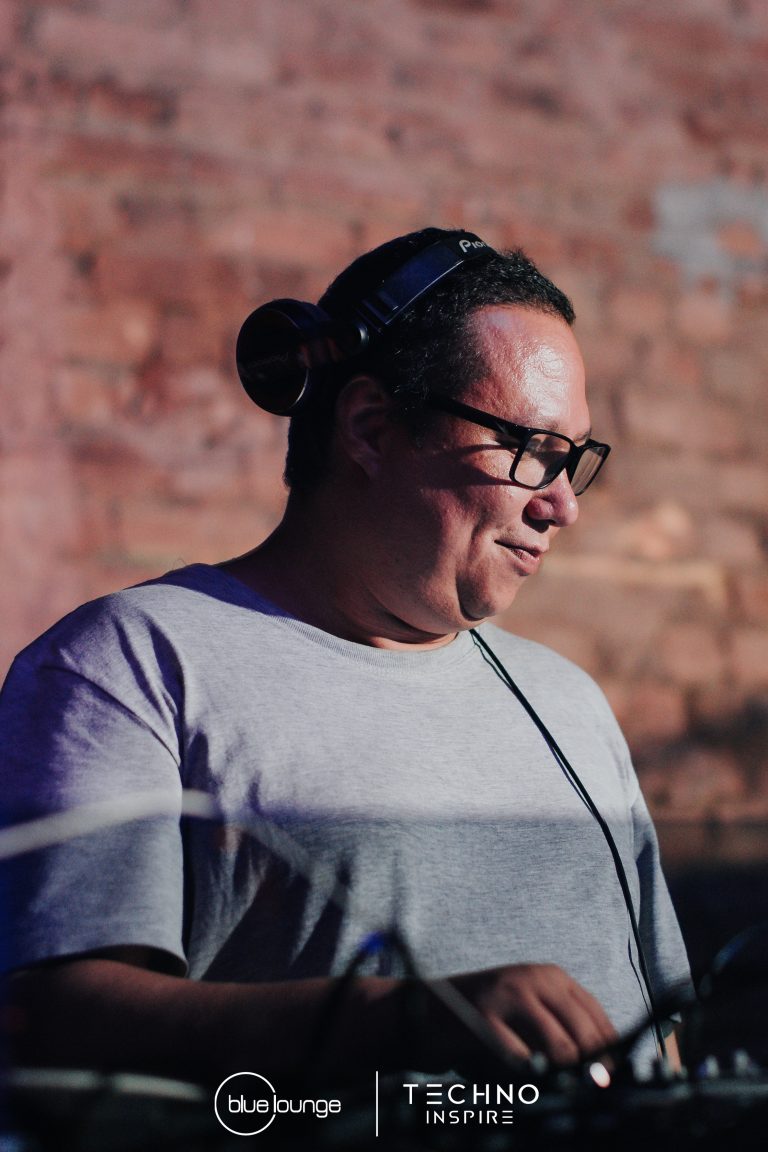 Blue-Lounge-Techno-Inspire0064