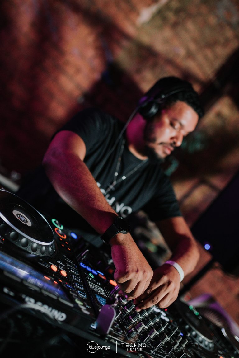 Blue-Lounge-Techno-Inspire0067