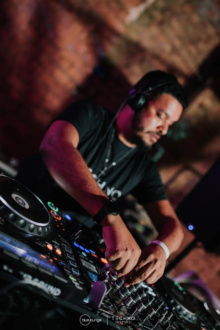 Blue-Lounge-Techno-Inspire0067