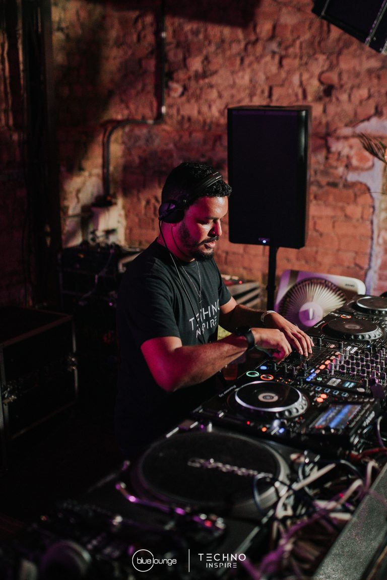 Blue-Lounge-Techno-Inspire0068
