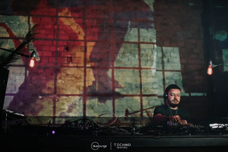 Blue-Lounge-Techno-Inspire0071