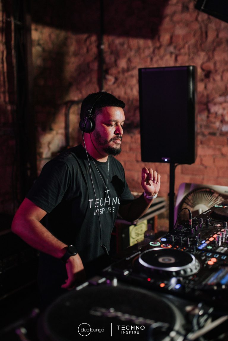 Blue-Lounge-Techno-Inspire0081