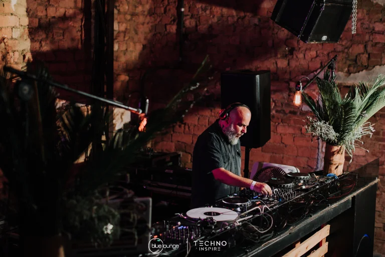 Blue-Lounge-Techno-Inspire0089