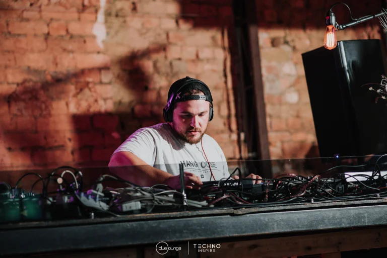 Blue-Lounge-Techno-Inspire0093