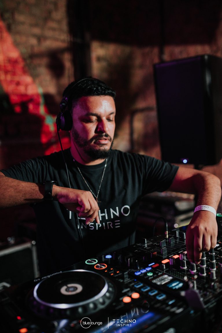 Blue-Lounge-Techno-Inspire0098