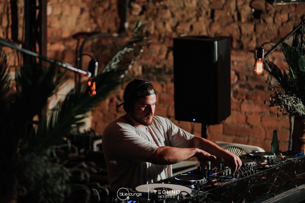Blue-Lounge-Techno-Inspire0107