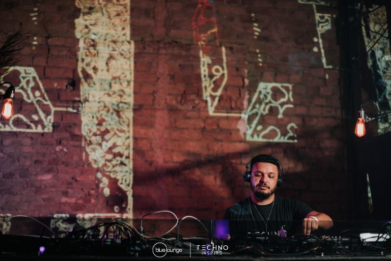 Blue-Lounge-Techno-Inspire0111