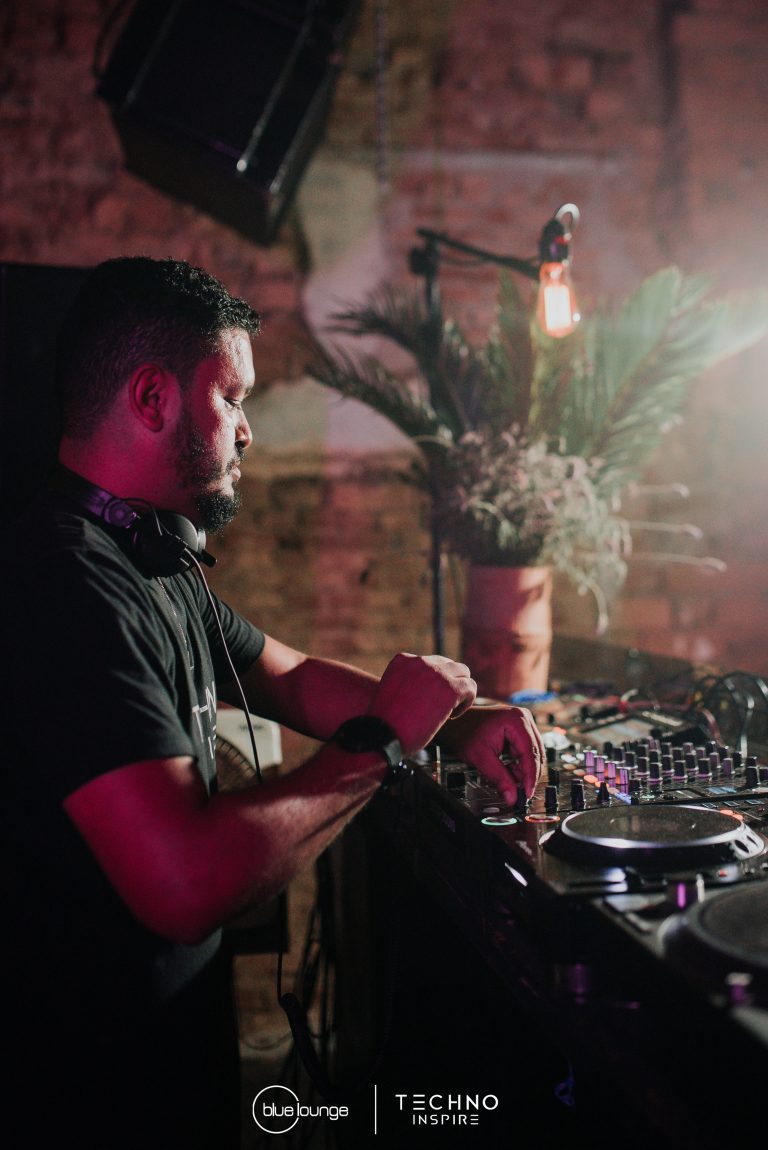 Blue-Lounge-Techno-Inspire0114