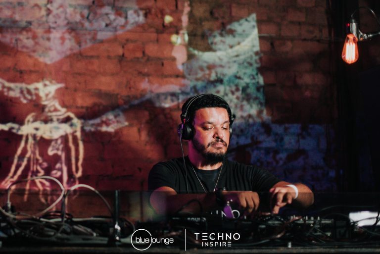 Blue-Lounge-Techno-Inspire0117