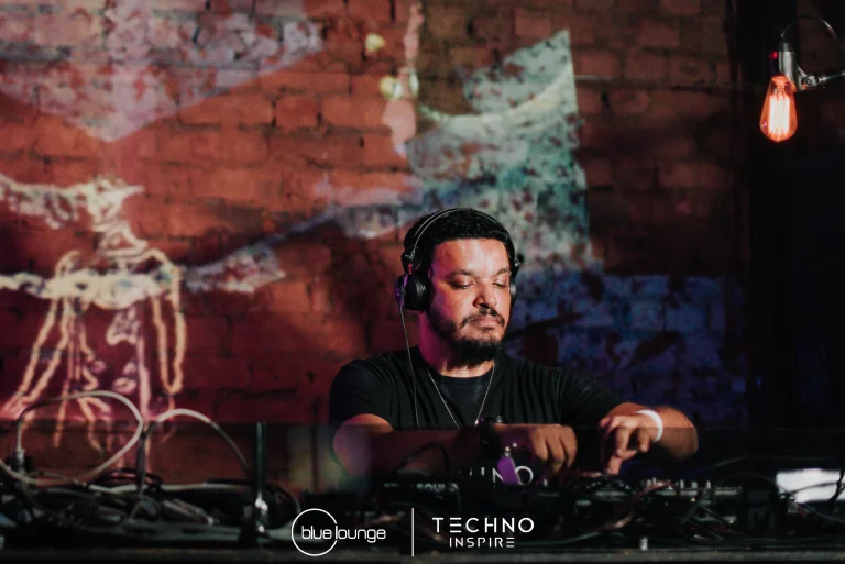 Blue-Lounge-Techno-Inspire0117