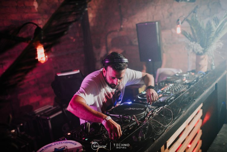 Blue-Lounge-Techno-Inspire0122