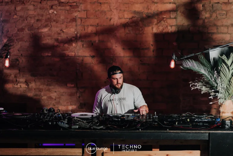 Blue-Lounge-Techno-Inspire0123