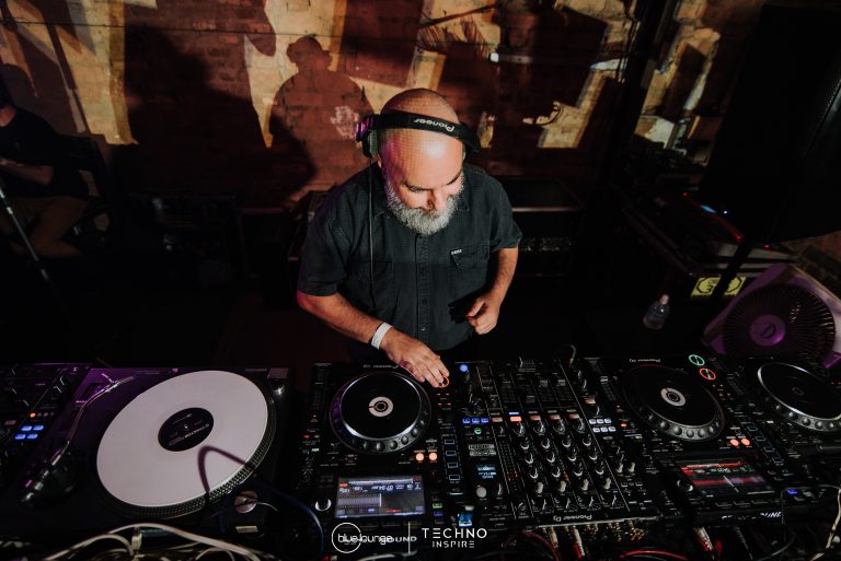 Blue-Lounge-Techno-Inspire0126
