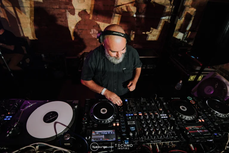 Blue-Lounge-Techno-Inspire0126