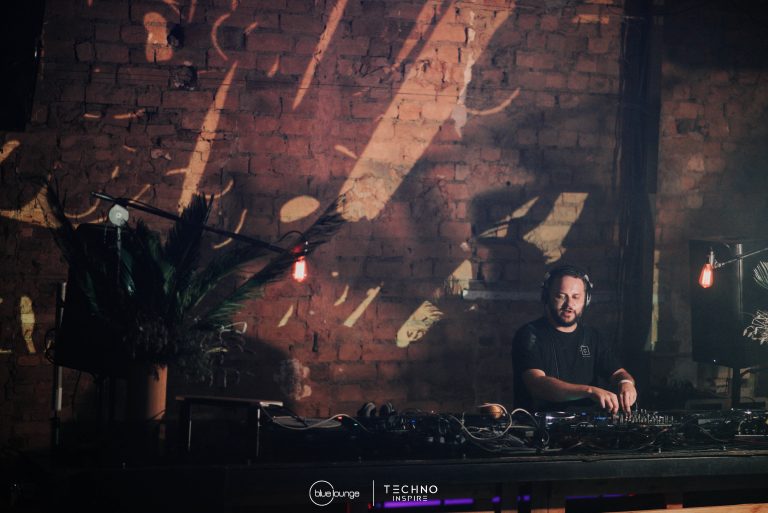 Blue-Lounge-Techno-Inspire0128