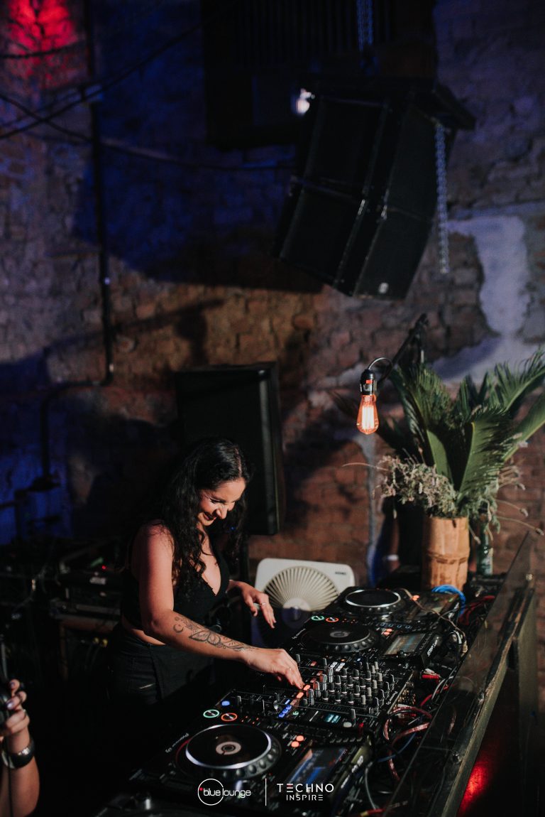 Blue-Lounge-Techno-Inspire0131