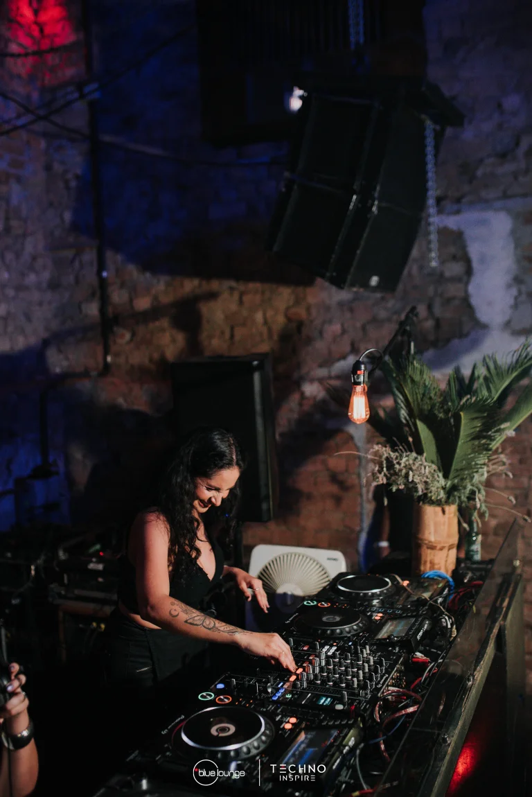 Blue-Lounge-Techno-Inspire0131