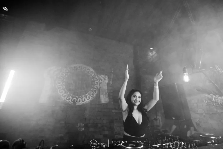 Blue-Lounge-Techno-Inspire0132