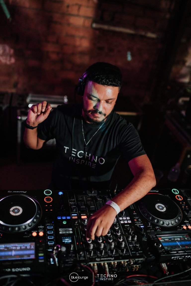 Blue-Lounge-Techno-Inspire0134