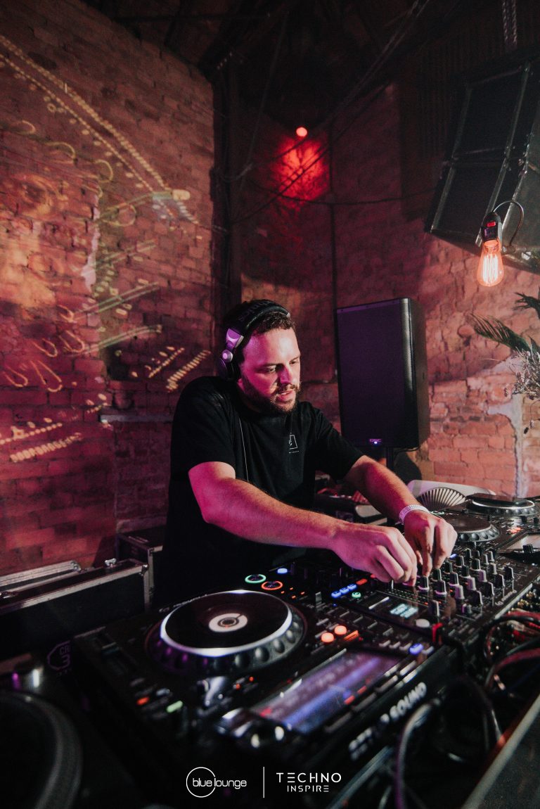 Blue-Lounge-Techno-Inspire0135