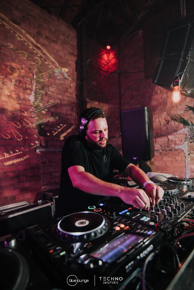 Blue-Lounge-Techno-Inspire0135