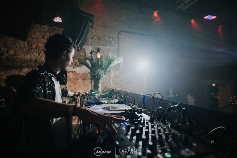 Blue-Lounge-Techno-Inspire0136