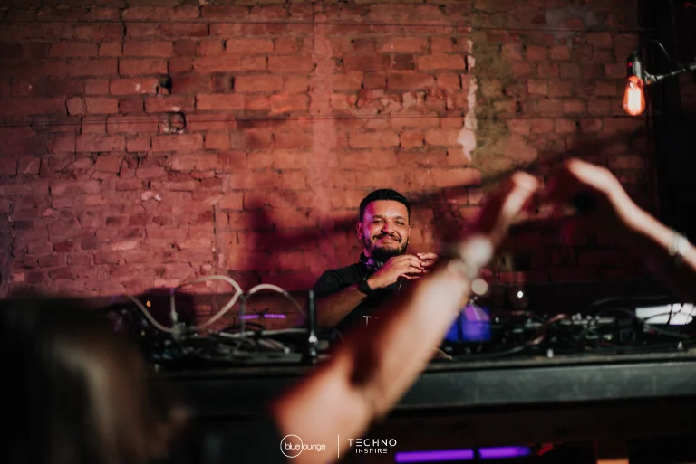 Blue-Lounge-Techno-Inspire0152