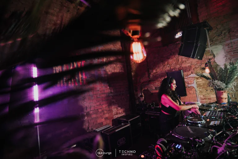 Blue-Lounge-Techno-Inspire0162