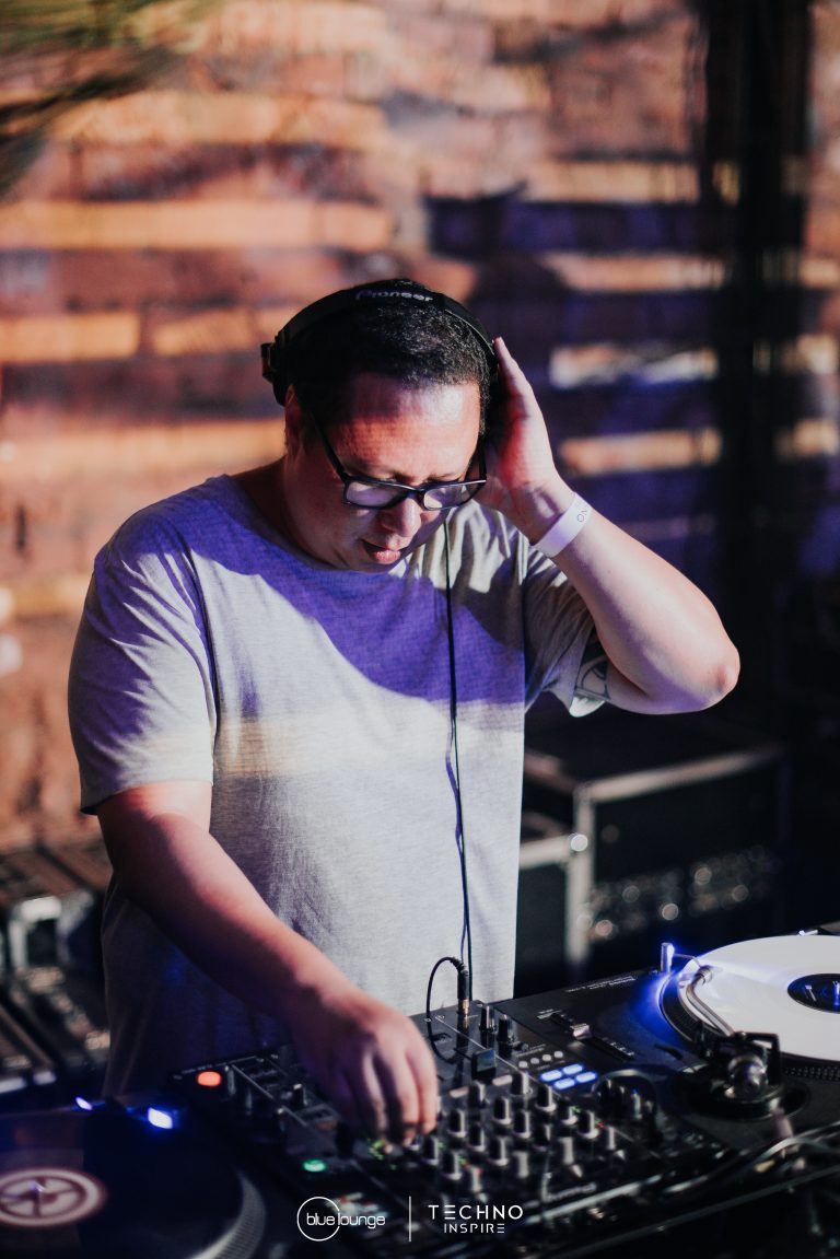 Blue-Lounge-Techno-Inspire0170