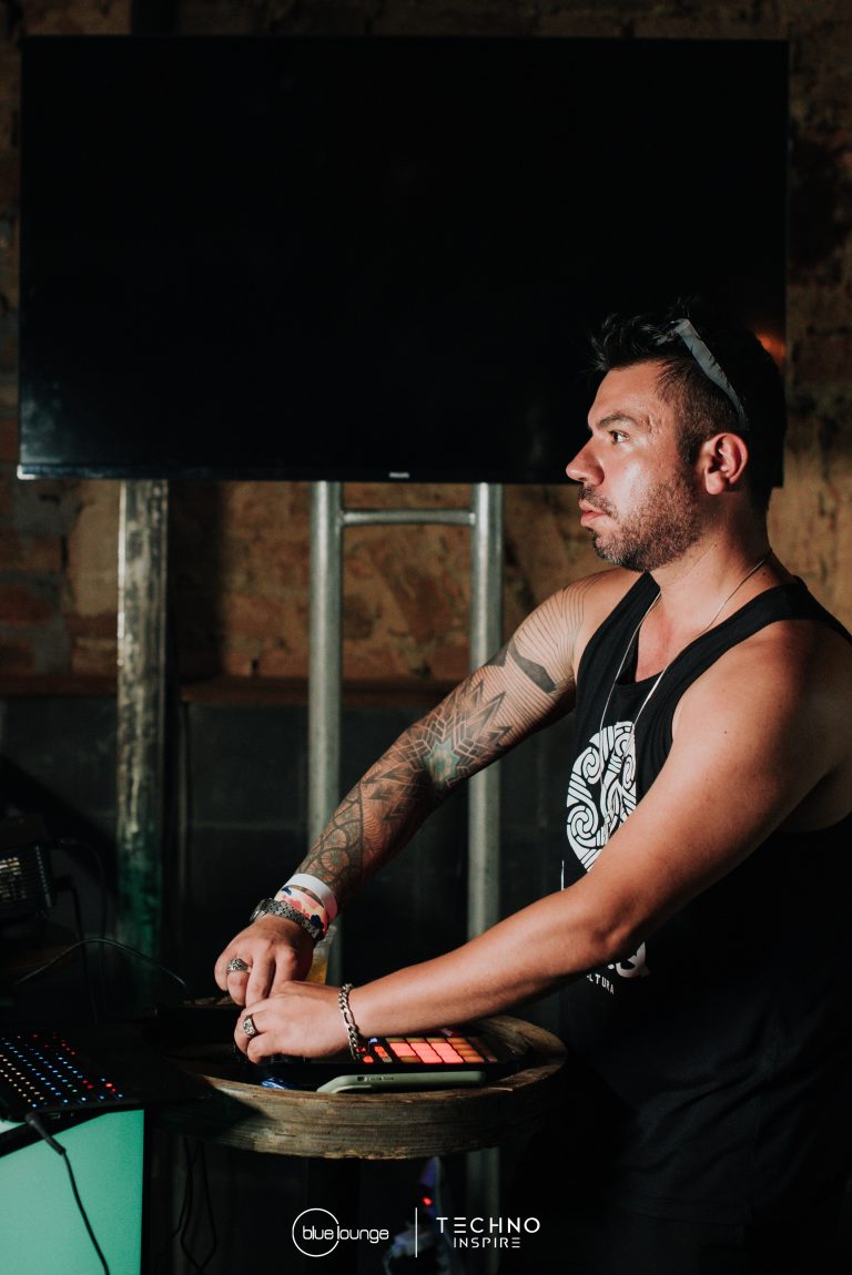 Blue-Lounge-Techno-Inspire0181