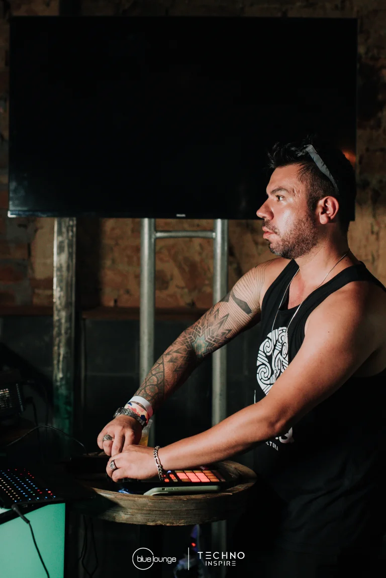 Blue-Lounge-Techno-Inspire0181