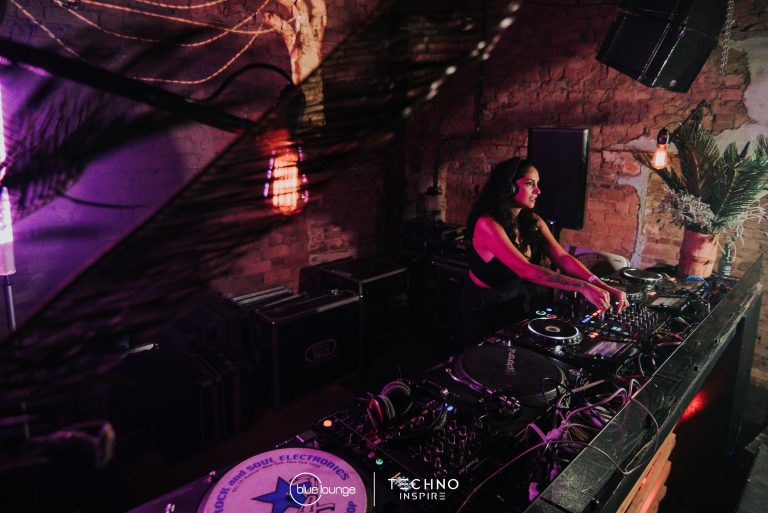 Blue-Lounge-Techno-Inspire0189